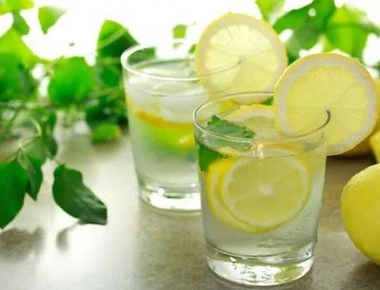 Τα 7 πράγματα που θα συμβούν αν πίνετε ζεστό νερό με λεμόνι το πρωί